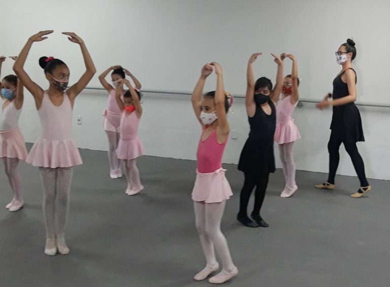 Alunas da Assomary são aprovadas no Ballet Municipal de Bauru